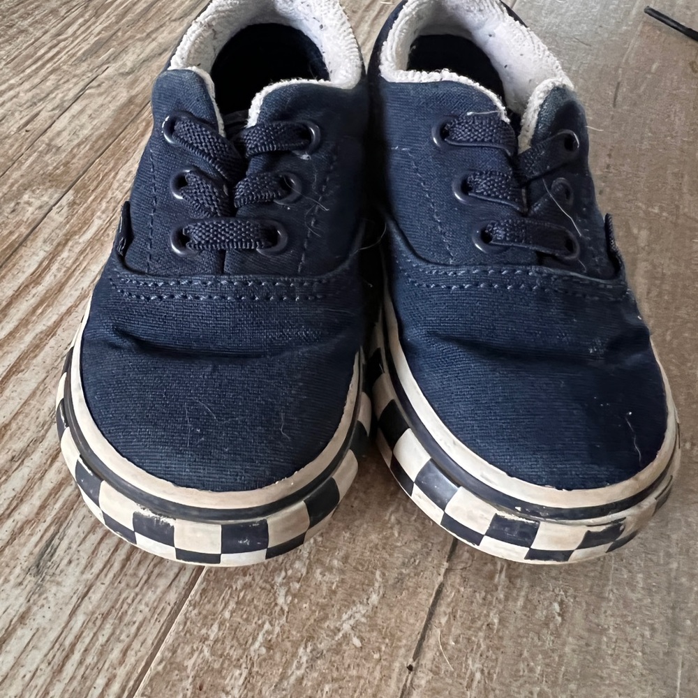 Vans - Picture 4 of 5